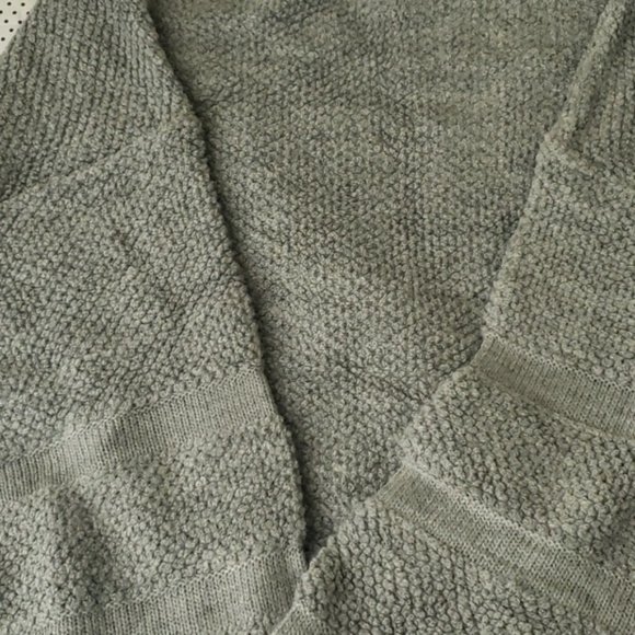 SALE! Scoopneck Crop Sweater - Picture 14 of 15